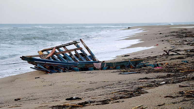 Son ya 64 los cuerpos recuperados del naufragio de Calabria