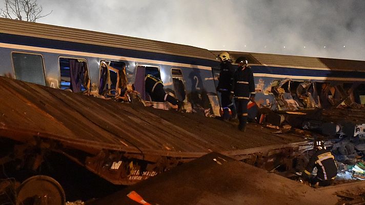 Telediario Matinal - Al menos una treintena muertos y 85 heridos tras la colisión de dos trenes en Grecia