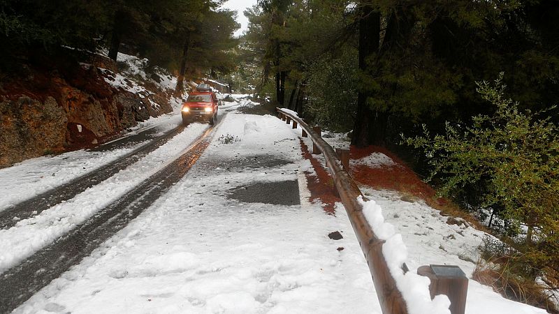 Borrasca Juliette: la UME se despliega en Mallorca para paliar las consecuencias de la nevada - Ver ahora