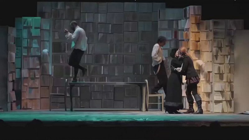 'Orlando' de Virginia Woolf, a escena con Teatro de Fondo