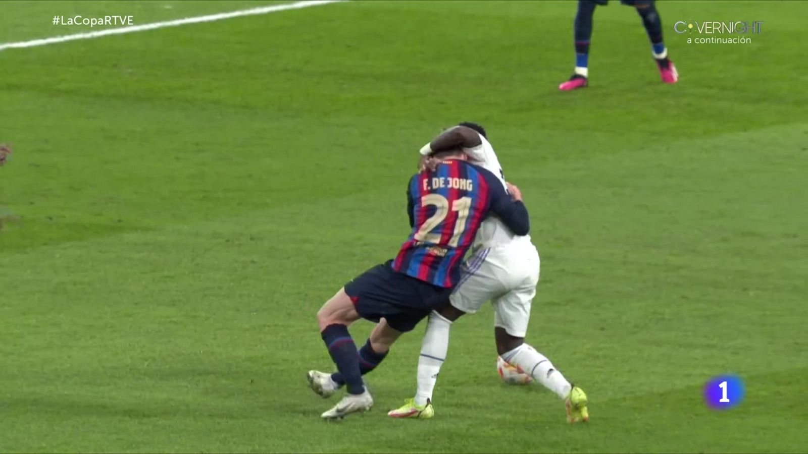 Real Madrid - Barcelona | Vinicius y De Jong, polémica tarjeta - Copa del Rey | Ver