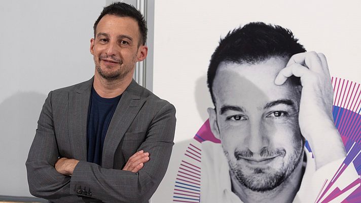 Telediario Fin de Semana - Pau Gómez publica un libro sobre el director de cine Alejandro Amenábar