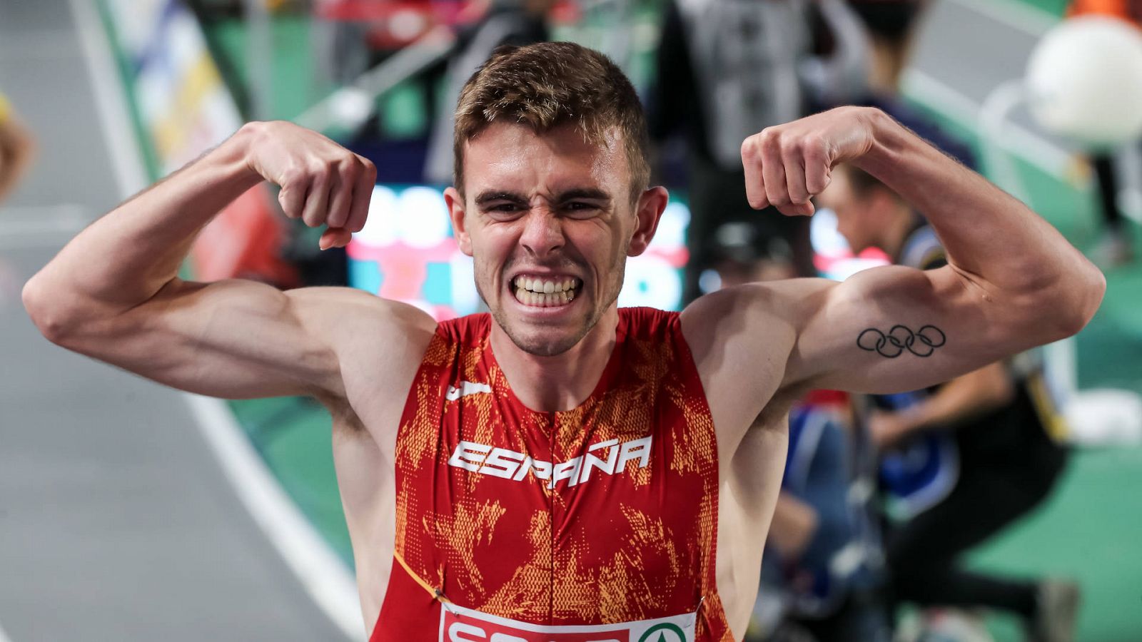 Adrian Ben gana el oro en los 800 m del Europeo de pista cubierta -- Ver ahora