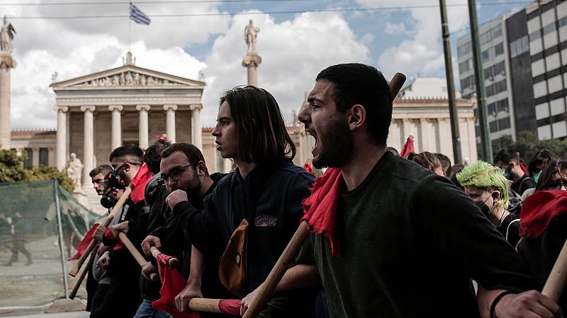 Crecen las protestas en Grecia por el accidente de tren que causó 57 muertos