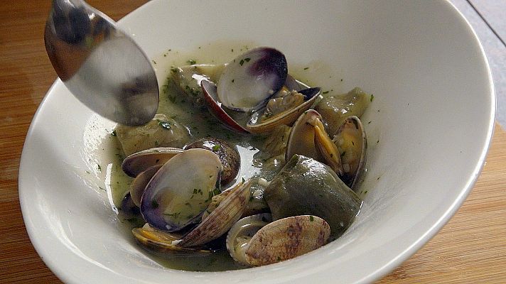 El señor de los bosques - Receta de alcachofas con almejas en salsa verde