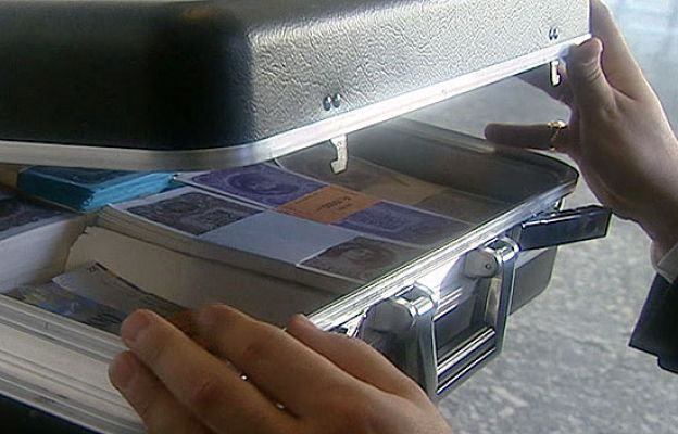 La 2 Noticias - Desvelando cuentas secretas suizas