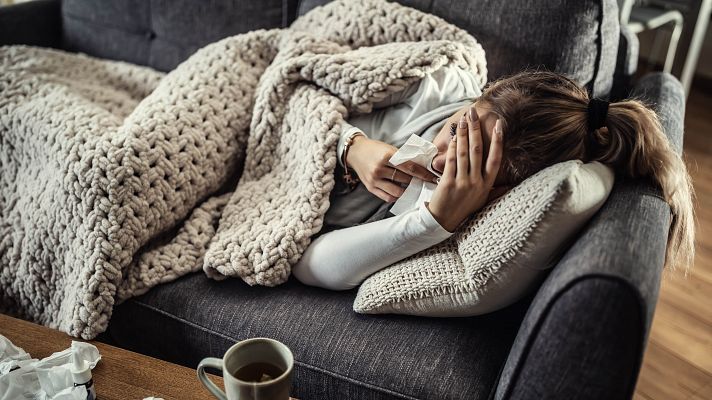 Telediario 1 - España afronta su segunda ola de gripe en la misma temporada