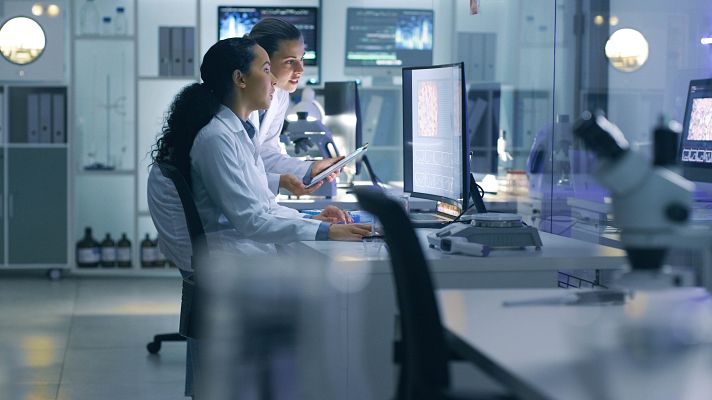 Telediario 1 - Las vacunas españolas contra la COVID, en punto muerto