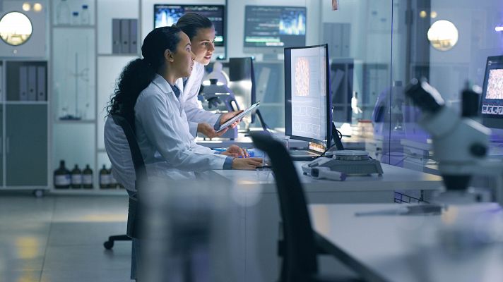 Telediario 1 - Las vacunas españolas contra la COVID, en punto muerto