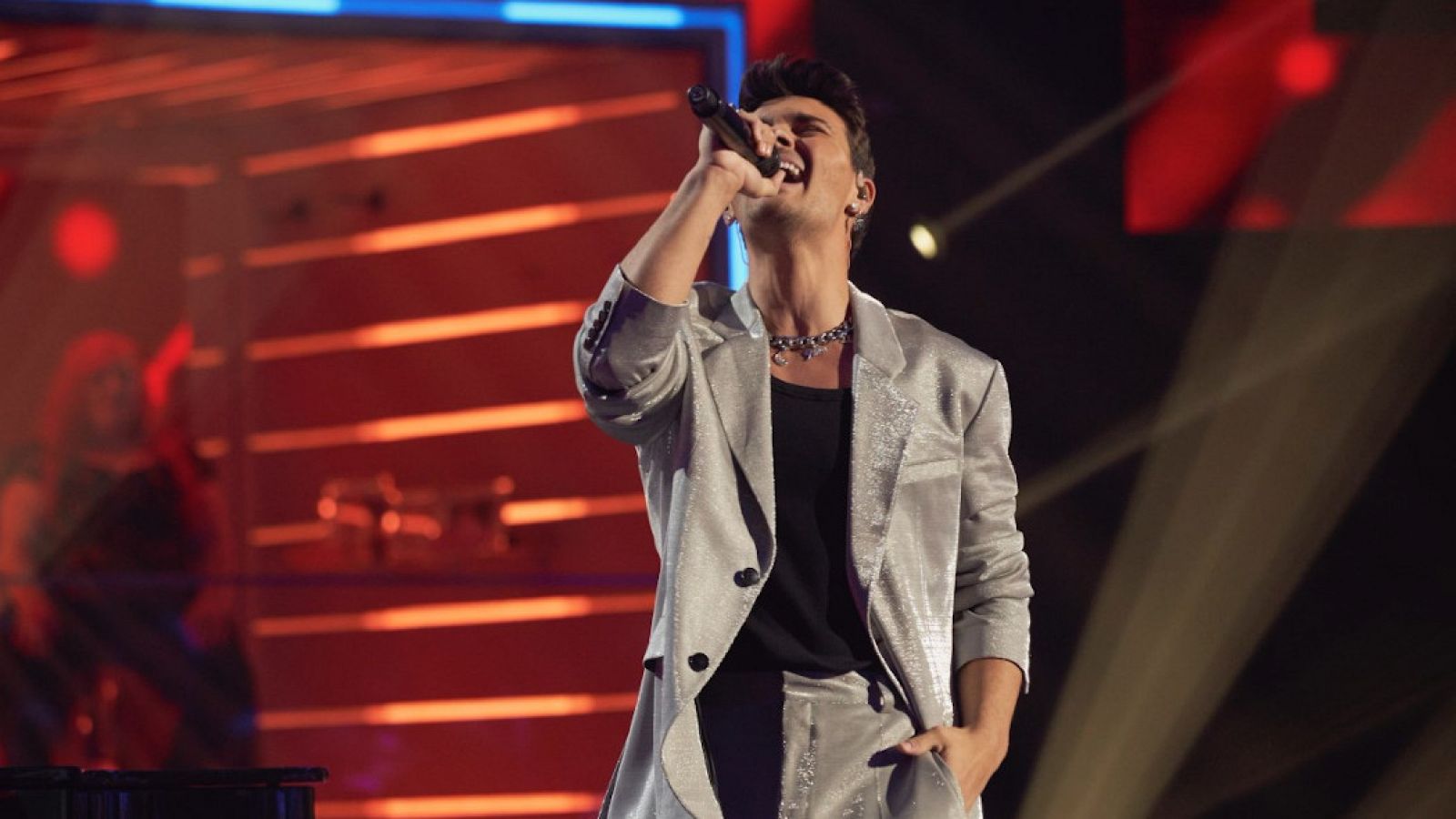 Abraham Mateo deslumbra con un medley en Cover Night