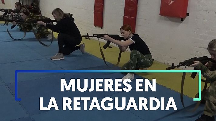 Las mujeres rusas se preparan para el combate en la retaguardia