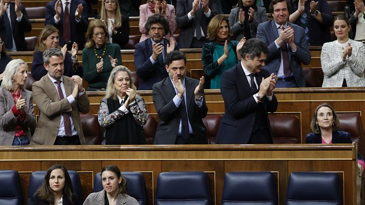 Telediario 1 - Reproches cruzados en el Congreso por los últimos casos de corrupción en los dos grandes partidos de España
