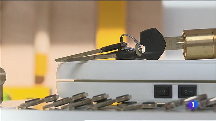 L'informatiu - Comunitat Valenciana - Cambio de cerrojo gratuito para víctimas de violencia de género