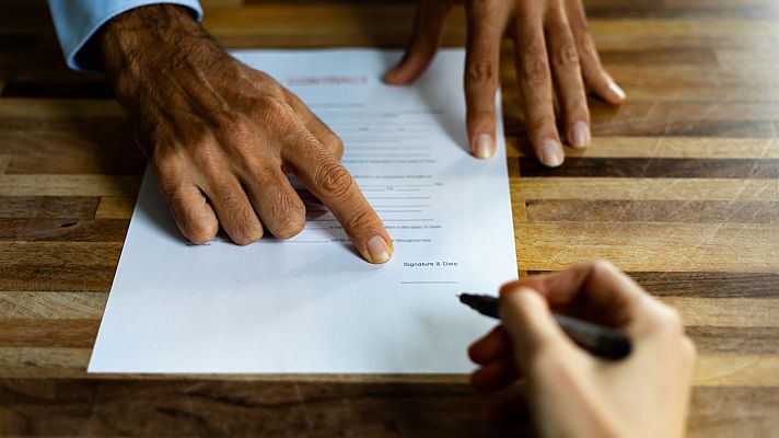 Telediario 1 - Hipotecas: Gobierno, banca y asociaciones de usuarios se reúnen para abordar las ayudas