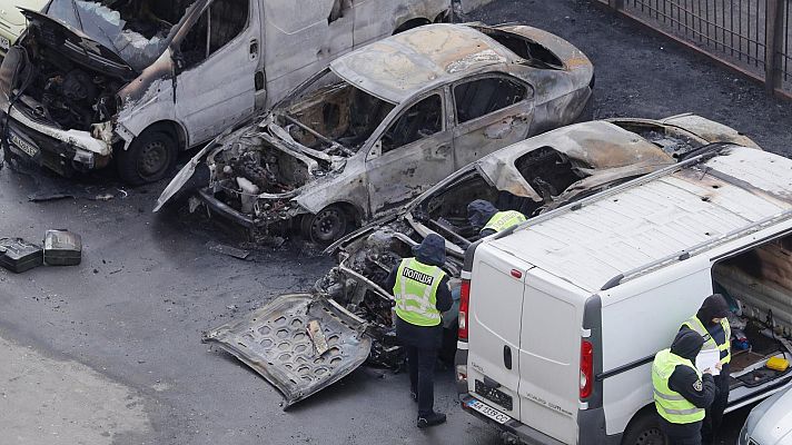 Telediario 1 - Rusia ataca las infraestructuras ucranianas y deja sin luz gran parte de Kiev