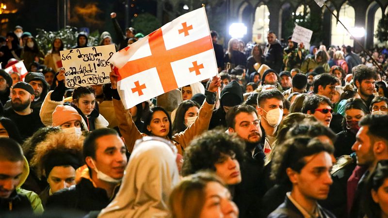 Continúan las protestas en Georgia tras la paralización de la ley de "agentes extranjeros"
