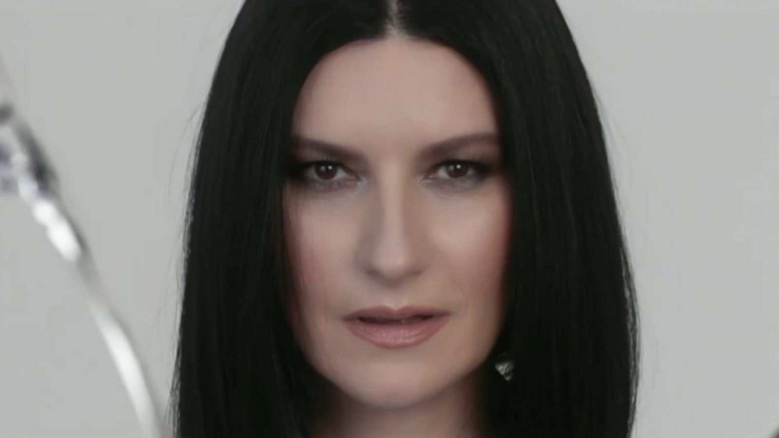 "Un buen inicio", el nuevo single de Laura Pausini | Ver