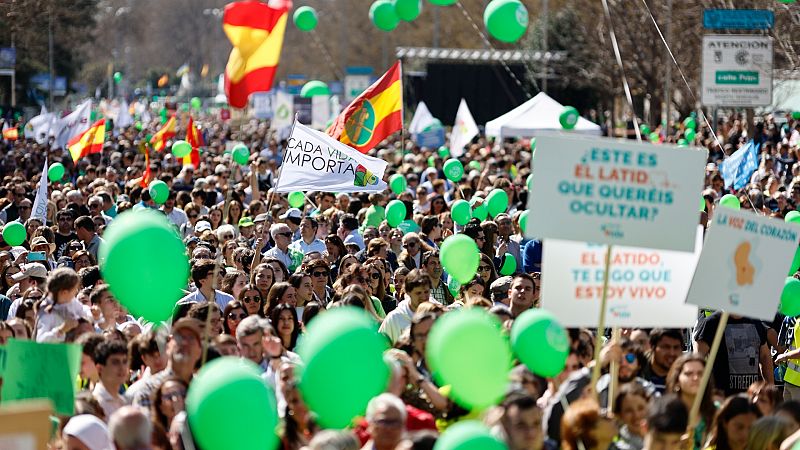 Miles de personas marchan en Madrid contra la ley del aborto