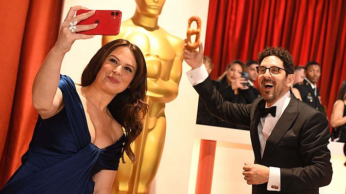 Telediario Fin de Semana - Las redes sociales aproximan a las grandes estrellas de Hollywood al público