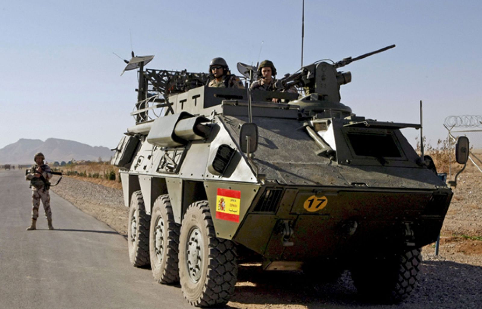 El blindaje del vehículo evitó una tragedia mayor en Afganistán | Ver