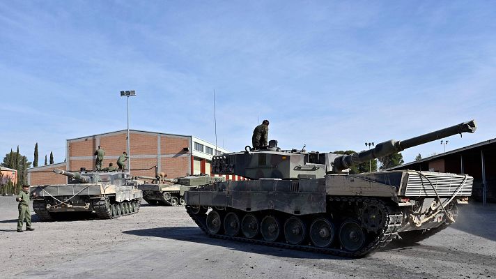 España enseña a 55 soldados ucranianos a manejar los Leopard