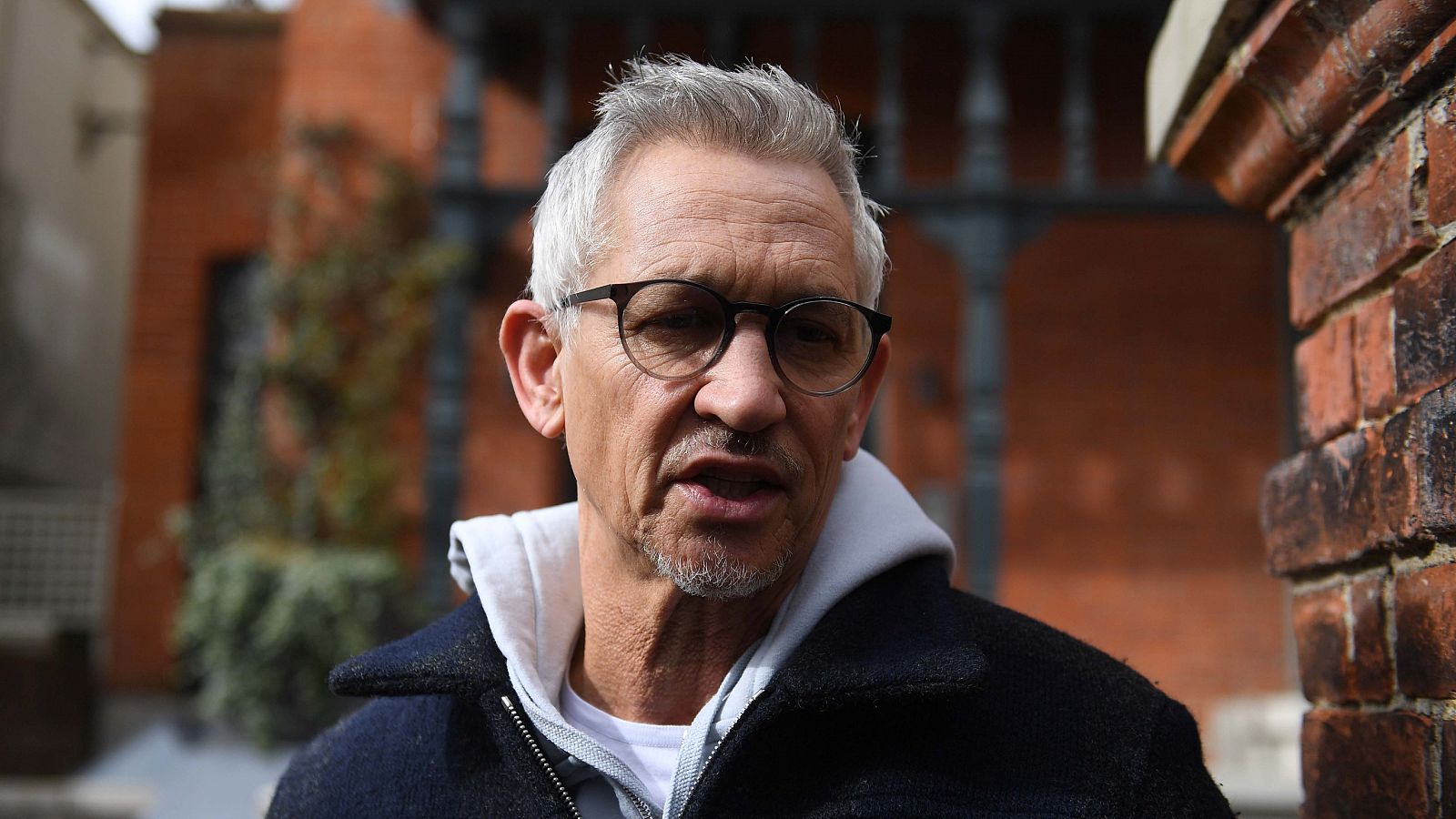 La BBC readmite a Lineker y niega las presiones