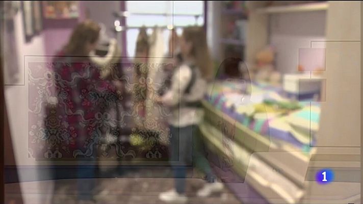 L'informatiu - Comunitat Valenciana - El gremio de la indumentaria fallera vive un incremento espectacular este año