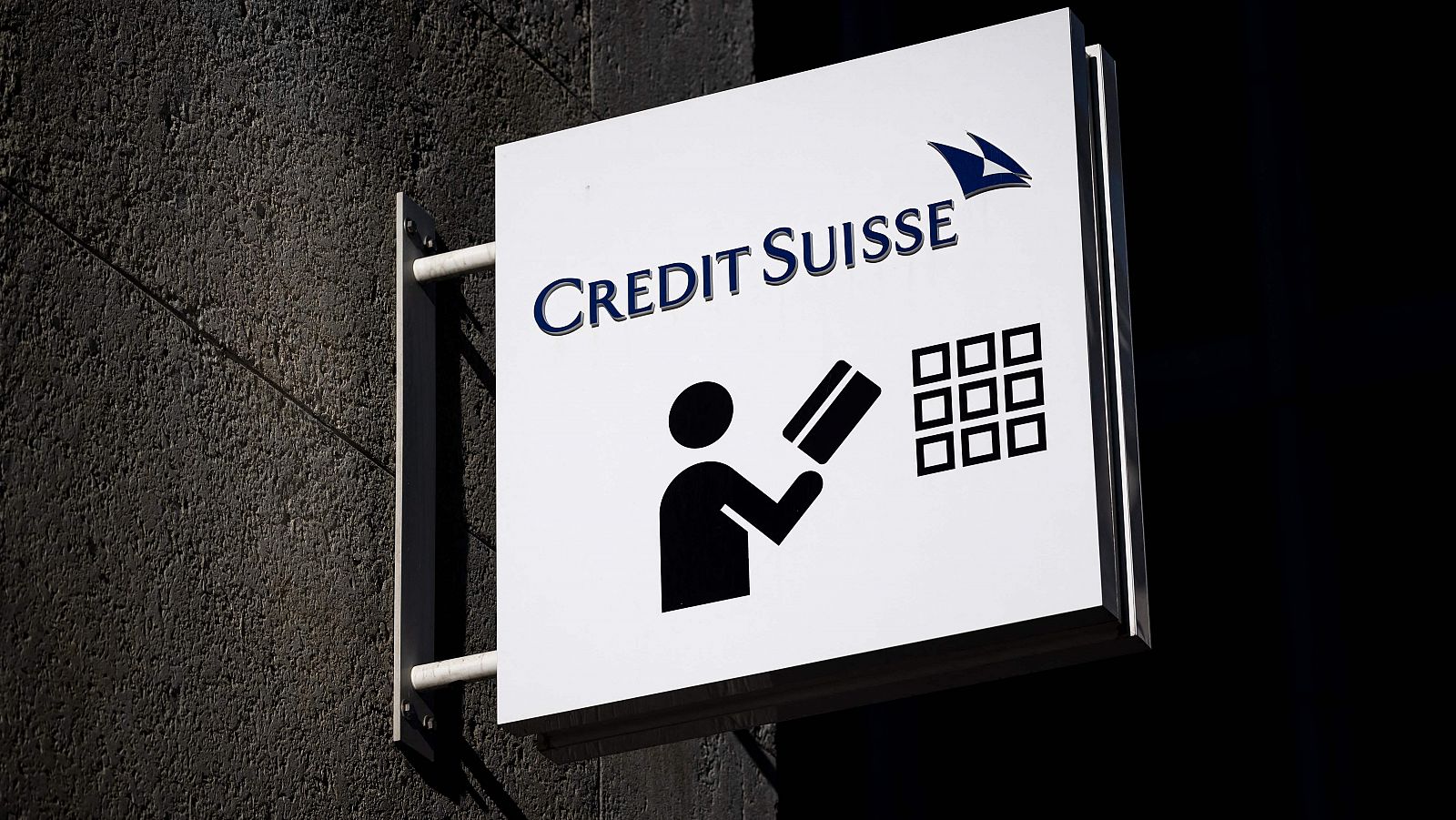 El desplome de Credit Suisse arrastra al sector en una jornada de pérdidas en las bolsas europeas
