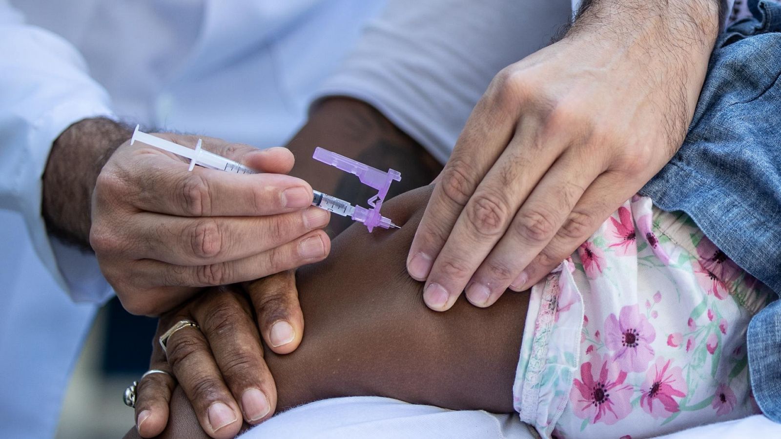 Galicia pondrá la vacuna contra la bronquiolitis a lactantes