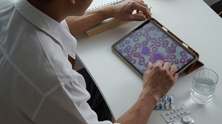 Telediario 2 - Un fármaco experimental contra la leucemia