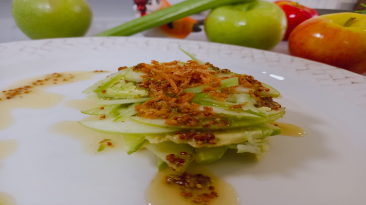 Ensalada de Granny Smith con vinagreta de lima y mostaza