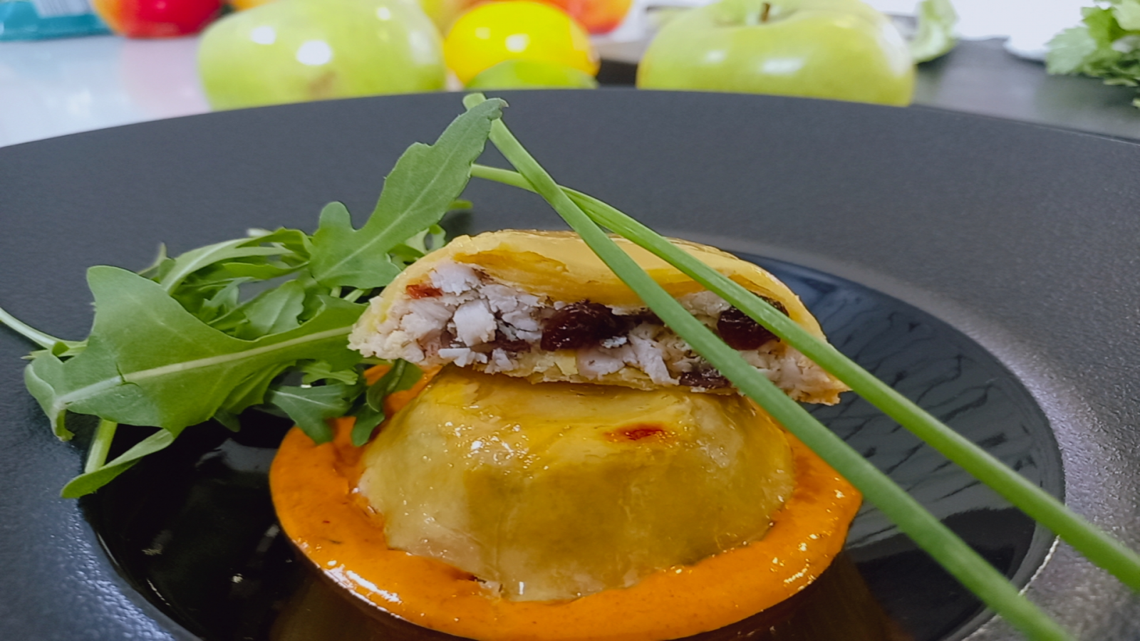 Receta de manzana rellena de pollo del chef Sergio Fernández - Saber vivir | Ver