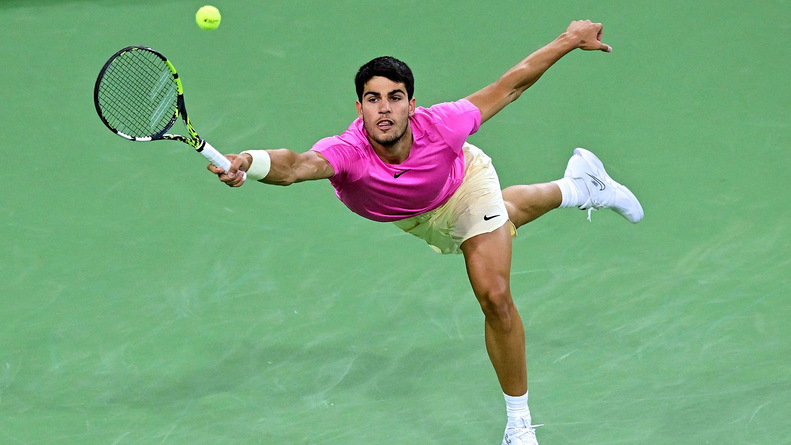 Alcaraz supera a Auger-Aliassime y se mete en las semifinales de Indian Wells   