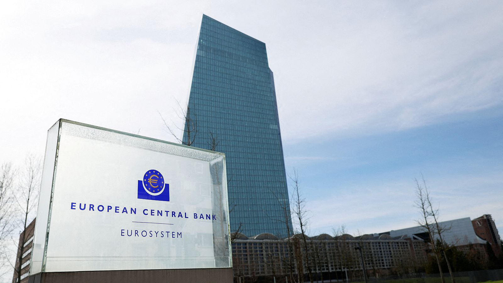 El BCE se vuelve a reunir un día después de subir los tipos de interés para analizar la situación de los bancos