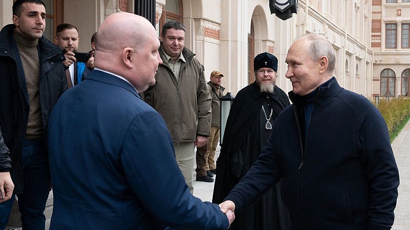 Putin visita por sorpresa la península de Crimea en el noveno aniversario de su anexión por Rusia