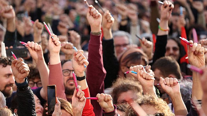 Telediario Fin de Semana - El gobierno de Meloni insta a Milán que deje de inscribir a los hijos de parejas del mismo sexo nacidos en el extranjero