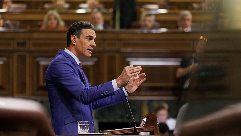 Sánchez acusa al PP de pasar de un "decente no" en la anterior moción a una "indecente abstención"