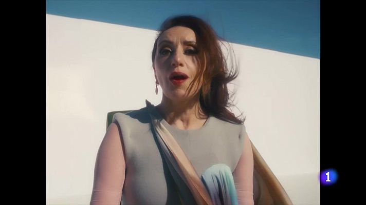 Telediario 1 - Luz Casal muestra "Las ventanas de mi alma"