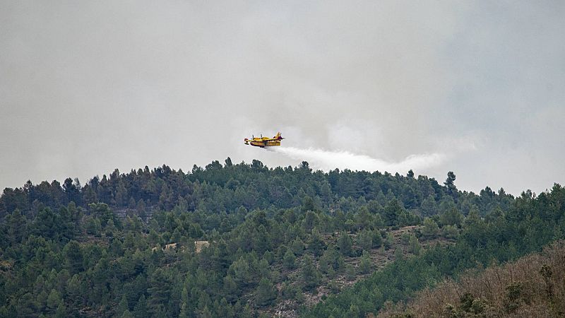 El fuego entre Castelln y Teruel sigue sin control tras calcinar ms de 1.000 hectreas