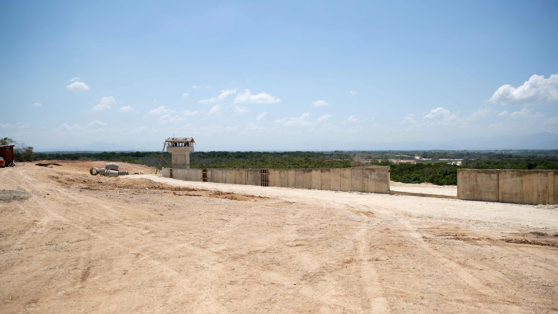 Un Muro Divide La Frontera Entre Haití Y República Dominicana Para ...