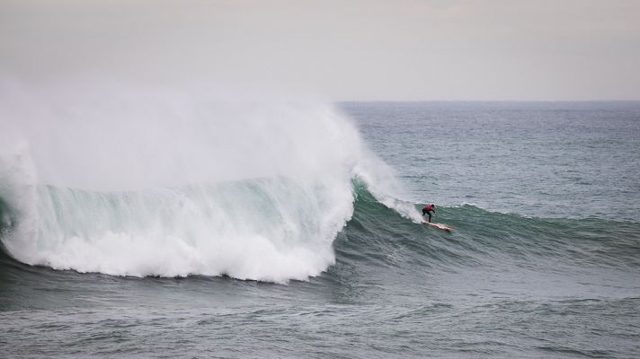 Surf - La Vaca Gigante regresa en la única competición de olas gigantes de 2023 en Europa