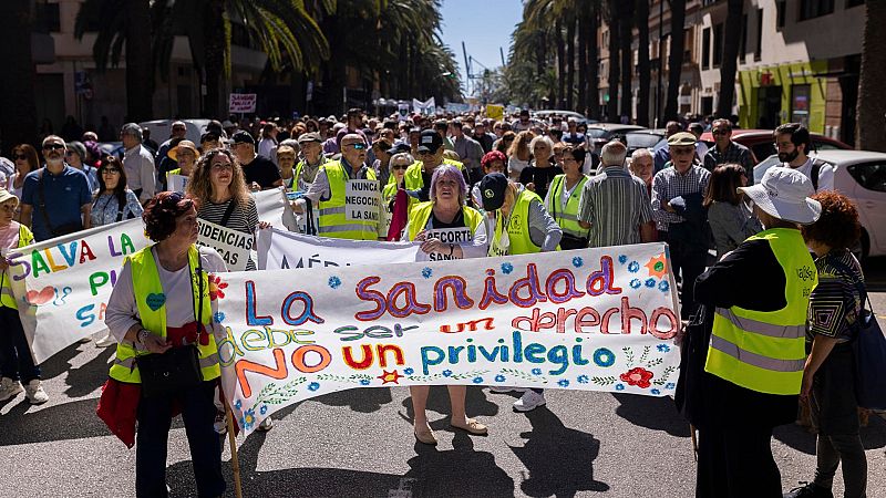La Marea Blanca marcha en Andalucía contra el "desmantelamiento" de la sanidad pública