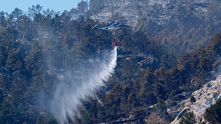 La situación del incendio en Castellón mejora al llegar la noche, aunque no está estabilizado aún