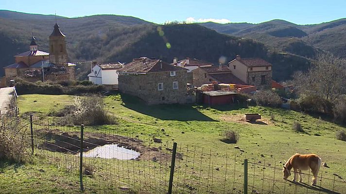 La energía solar devuelve la vida a las aldeas despobladas