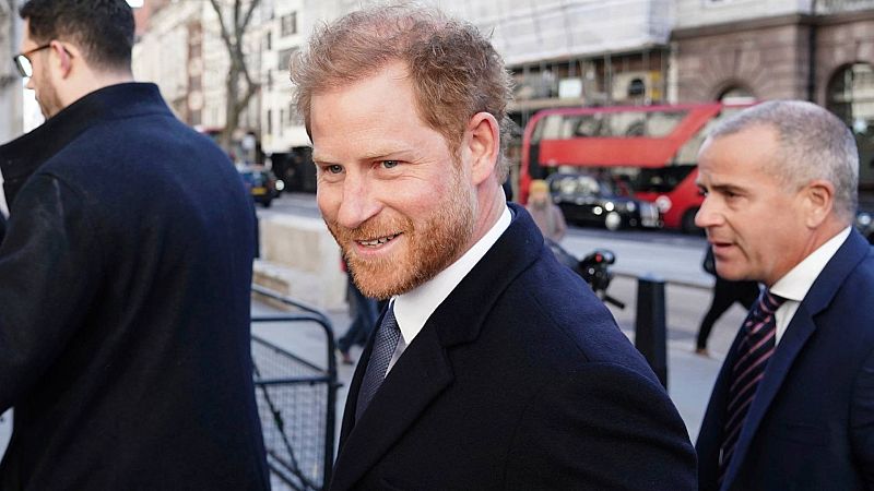 El príncipe Harry acude a un tribuanl de Londres por una demanda contra un medio británico