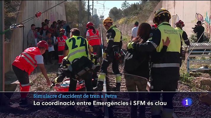 Informatiu Balear - Simulacre d'accident de tren a Petra