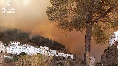 El incendio de Castelln sigue sin control por sexto da tras arder 4.300 hectreas