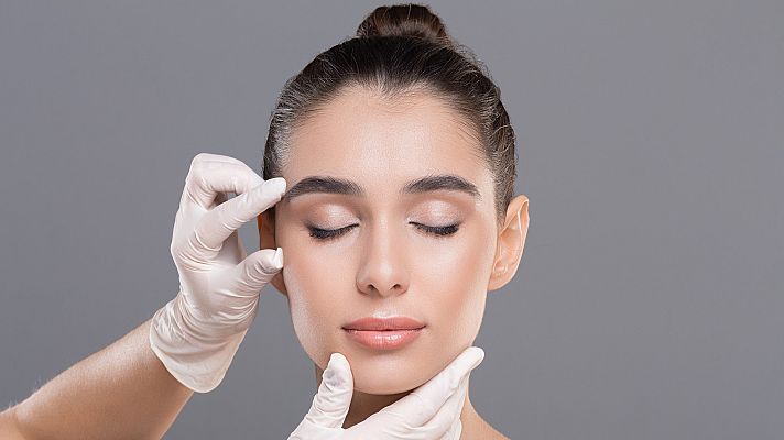 Hablando claro - Los extremos tratamientos de belleza de los famosos: de beber su orina a utilizar excrementos de los pájaros