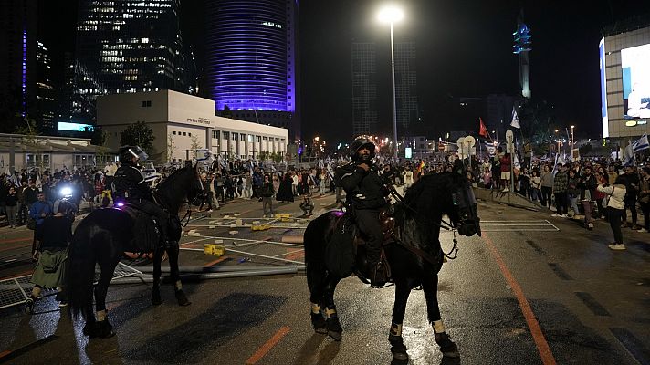 Las protestas continúan en Israel a pesar de la decisión de Netanyahu de aplazar la reforma judicial