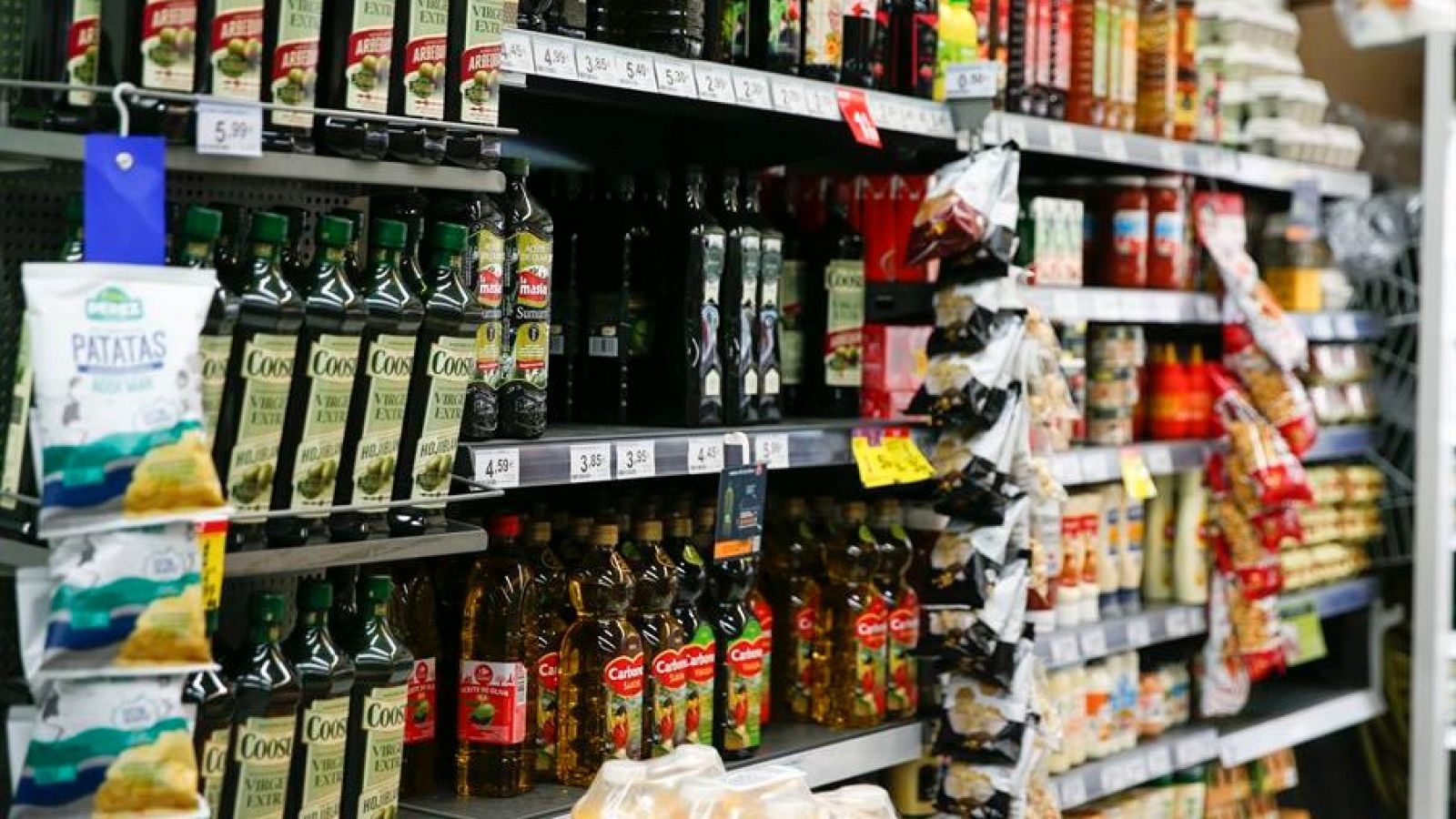 Las ventas de aceite de oliva caen un 31%: "Consumo lo justo porque hay que guisar"